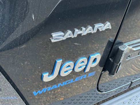 Used 2023 Jeep Wrangler Unlimited Sahara w/ Cold Weather Group AWD/4WD image 2