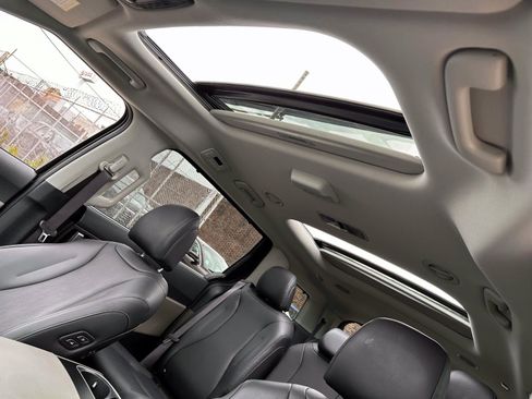 Used 2025 Kia Carnival SX FWD image 14