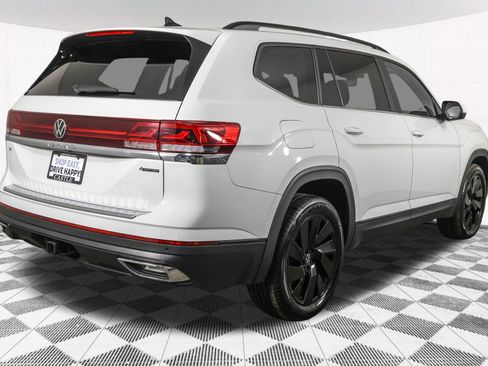 Used 2024 Volkswagen Atlas SE w/ Black Wheel Package image 14