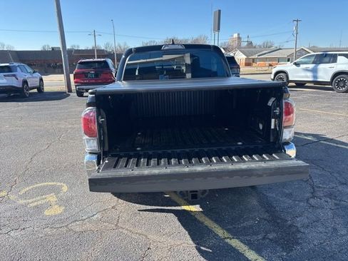 Used 2022 Toyota Tacoma TRD Off-Road image 18