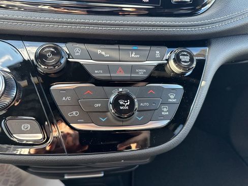 New 2026 Chrysler Pacifica Select image 68