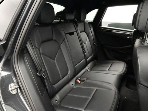 Certified 2025 Porsche Macan AWD/4WD image 16