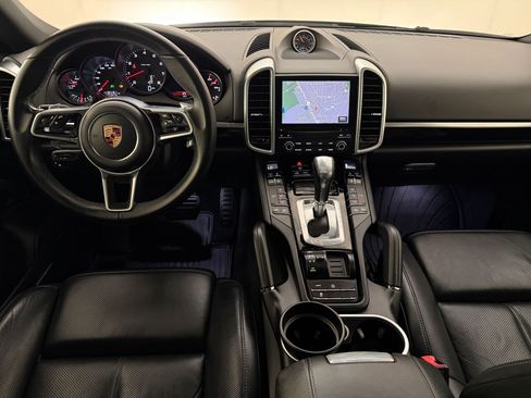 Used 2018 Porsche Cayenne Platinum Edition AWD/4WD image 16