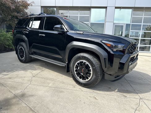 New 2026 Toyota 4Runner TRD Off-Road Premium AWD/4WD image 2