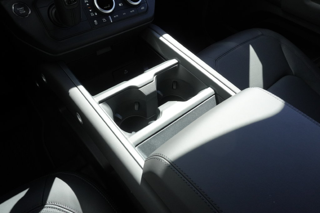 New 2026 Land Rover Defender 110 X-Dynamic SE AWD/4WD image 14