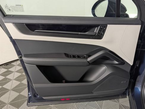 New 2026 Porsche Cayenne GTS AWD/4WD image 25