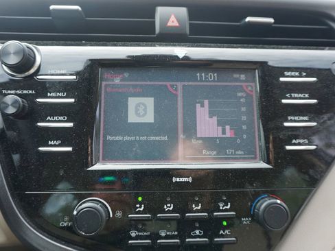 Used 2020 Toyota Camry LE image 9