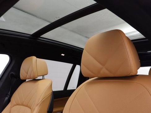 Used 2025 BMW X7 xDrive40i w/ M Sport Package image 13