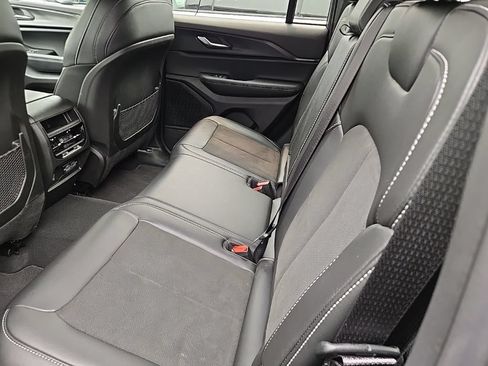 Certified 2025 Jeep Grand Cherokee Altitude AWD/4WD image 13