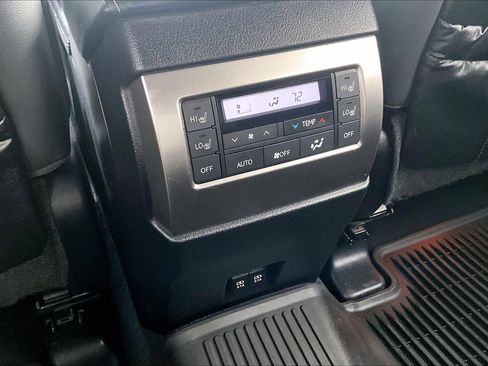 Used 2023 Lexus GX 460 Premium image 32