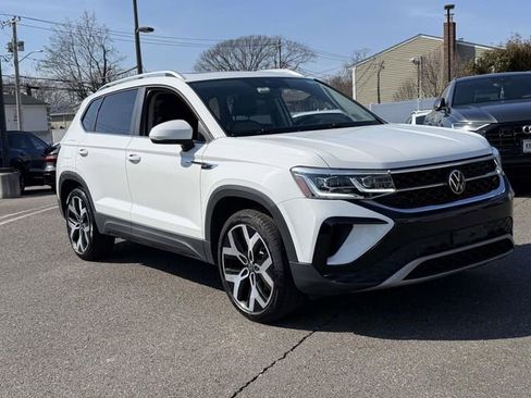 Used 2023 Volkswagen Taos SEL image 2