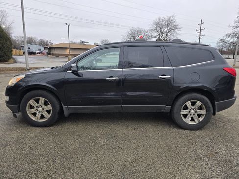 Used 2011 Chevrolet Traverse LT image 3