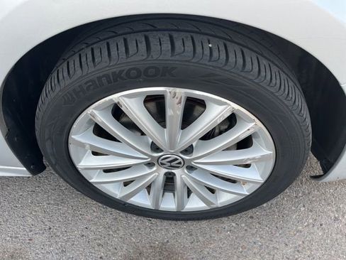 Used 2011 Volkswagen Jetta SEL image 22