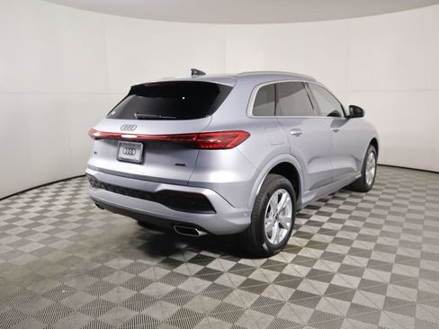 Used 2025 Audi Q5 Premium w/ Convenience Package image 5