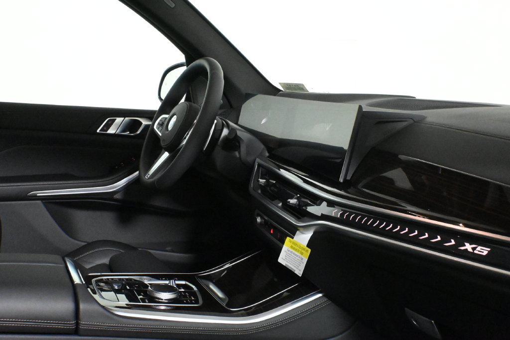 Used 2026 BMW X5 xDrive40i w/ M Sport Package AWD/4WD image 34