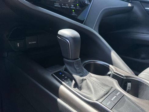 Used 2022 Toyota Camry SE w/ Cold Weather Package FWD image 15