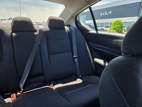 Used 2025 Nissan Altima 2.5 SV FWD image 14