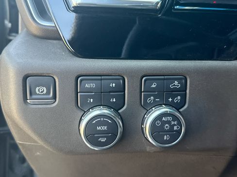 Used 2024 GMC Sierra 2500 SLT w/ SLT Convenience Package image 16