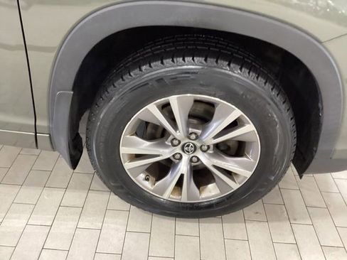 Used 2016 Toyota Highlander Plus AWD/4WD image 22
