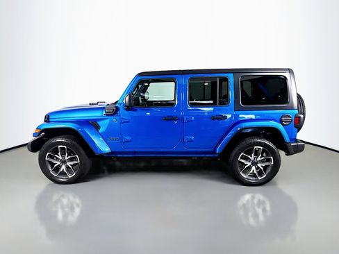 Used 2024 Jeep Wrangler Unlimited w/ Convenience Group AWD/4WD image 6