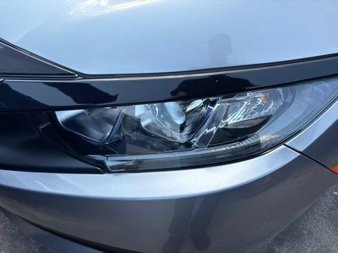 Used 2018 Honda Civic EX-T image 2
