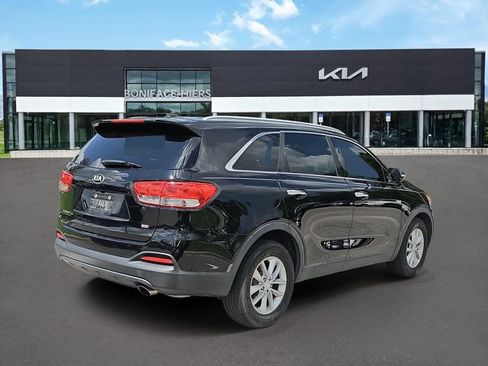 Used 2017 Kia Sorento FWD image 4