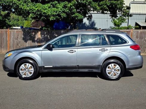Used 2010 Subaru Outback 2.5i AWD/4WD image 5