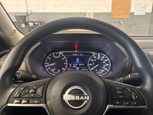 Used 2024 Nissan Sentra SV image 27