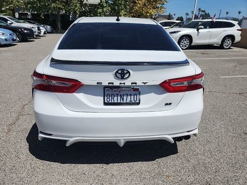 Used 2020 Toyota Camry SE w/ Carpet Mat Package FWD image 4
