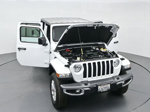 Used 2023 Jeep Gladiator Sport image 39