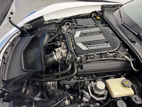 Used 2015 Chevrolet Corvette Z06 w/ 3LZ Preferred Equipment Group image 19