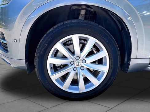 Used 2018 Volvo XC90 T5 Momentum w/ Convenience Package FWD image 11
