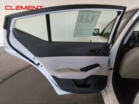 Used 2025 Nissan Altima 2.5 SV image 28