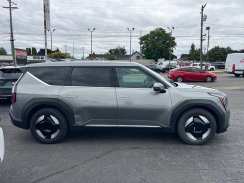 Certified 2024 Kia EV9 Light RWD image 8