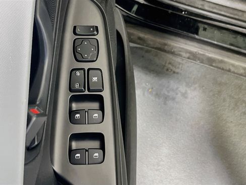 Used 2021 Hyundai Kona SE FWD image 17