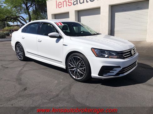 Used 2017 Volkswagen Passat 1.8T R-Line image 2