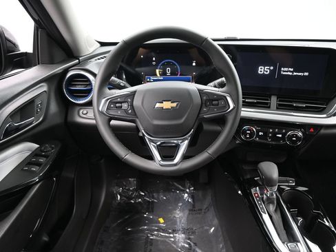 Used 2026 Chevrolet Trax LT w/ Sunroof Package FWD image 13
