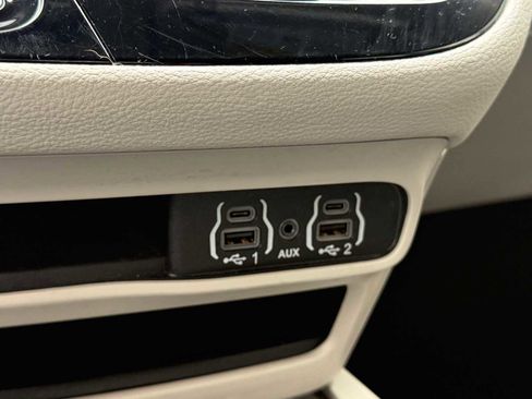 Used 2023 Chrysler Pacifica Touring-L AWD/4WD image 26