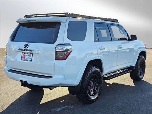 Used 2018 Toyota 4Runner SR5 Premium image 5