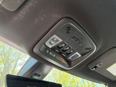 Used 2023 Chevrolet Traverse RS AWD/4WD image 29