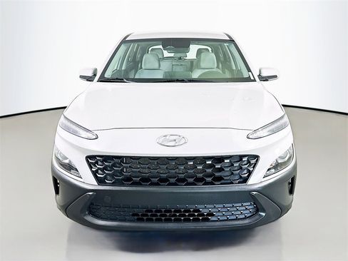 Used 2022 Hyundai Kona SE image 2
