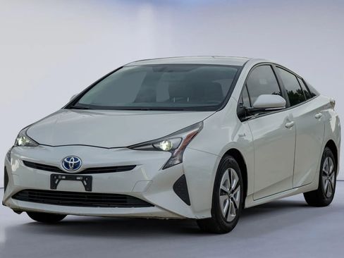 Used 2016 Toyota Prius Three image 3