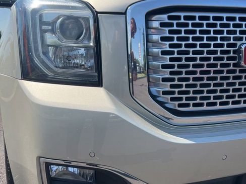 Used 2017 GMC Yukon Denali w/ Open Road Package AWD/4WD image 18