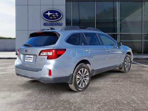 Used 2017 Subaru Outback 3.6R Limited image 6