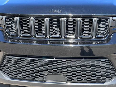 Used 2024 Jeep Grand Cherokee Limited w/ Black Appearance Package AWD/4WD image 38