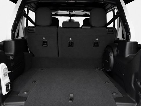 Used 2023 Jeep Wrangler Unlimited w/ Cold Weather Group AWD/4WD image 9