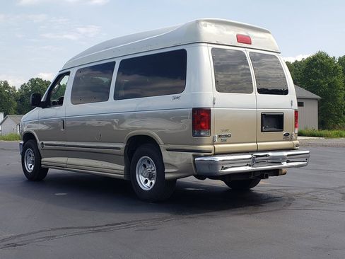 Used 2011 Ford E-150 and Econoline 150 w/ Premium Van Group RWD image 8