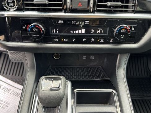 Used 2023 Nissan Pathfinder SV image 17