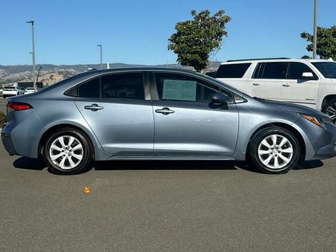Used 2022 Toyota Corolla LE FWD image 3
