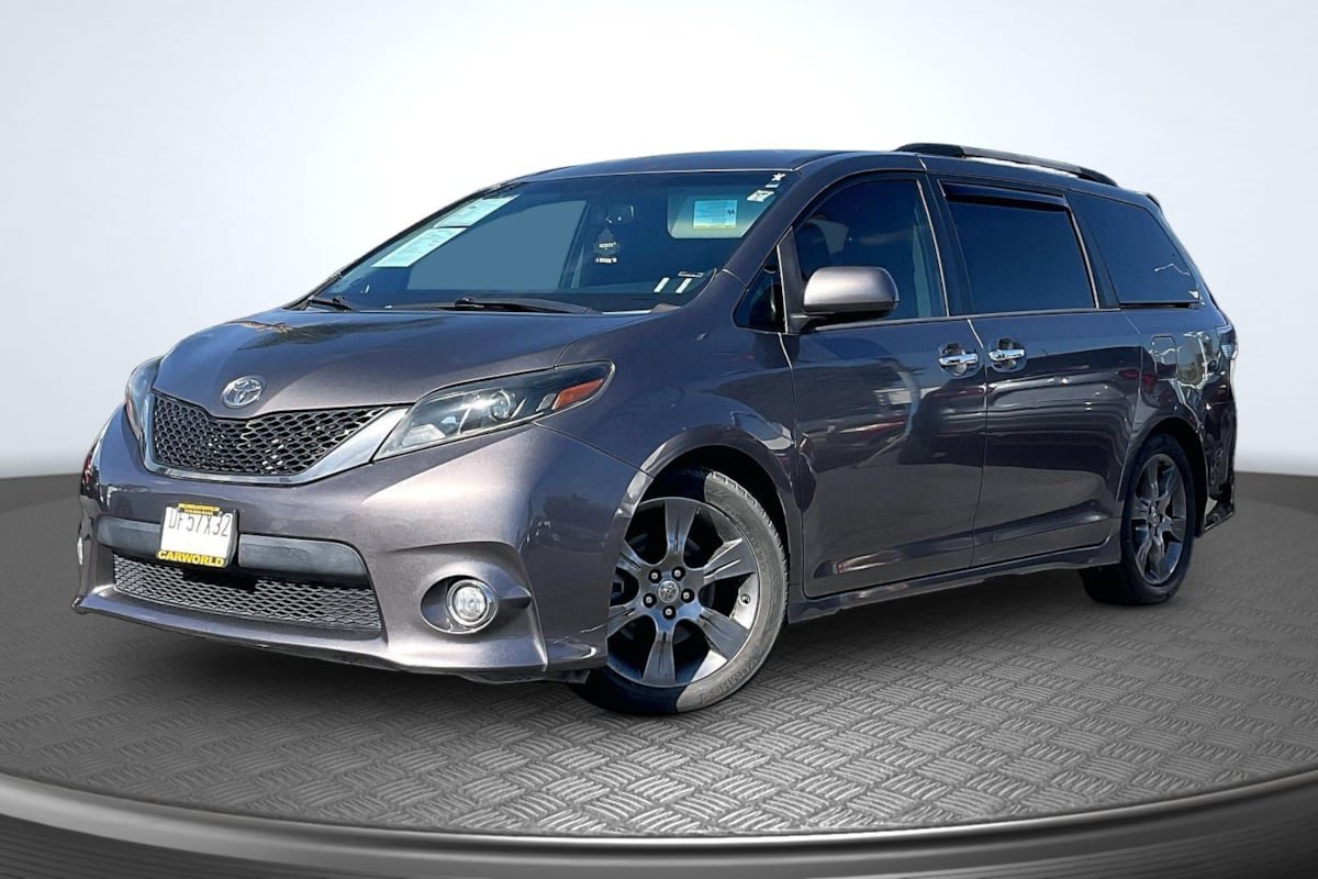 Used 2015 Toyota Sienna SE FWD image 12